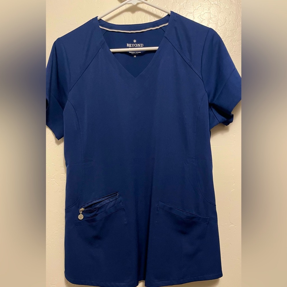 Women’s Scrub top (Medium).